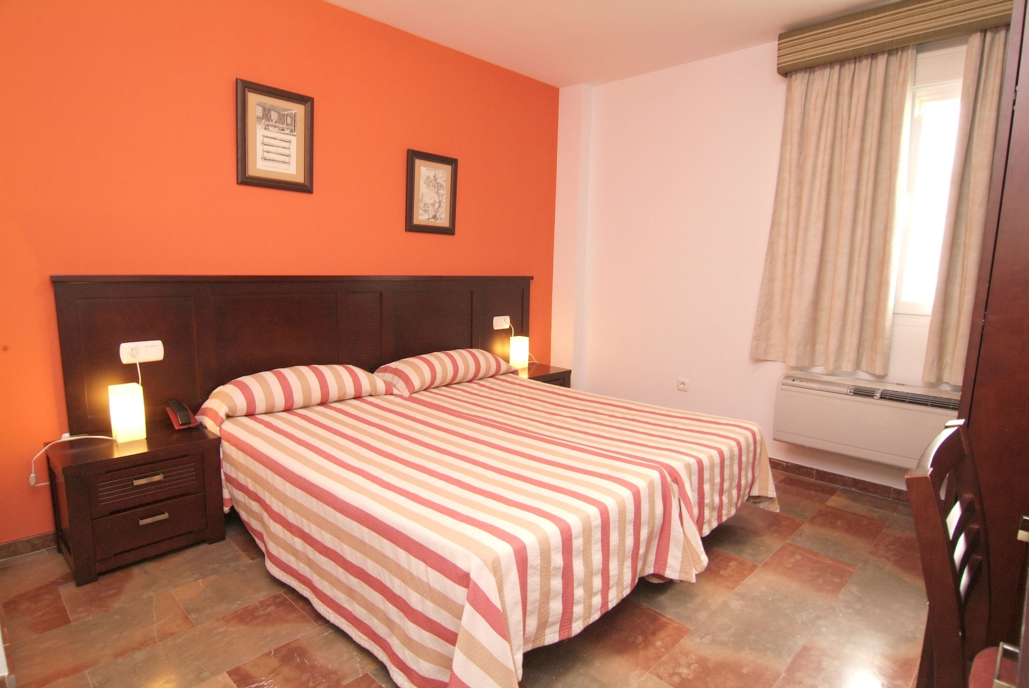 STANDARD, DOUBLE OR TWIN BED, COURTYARD VIEW