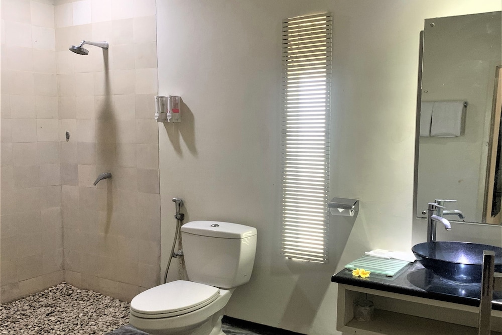 The Yani Hotel 54/57