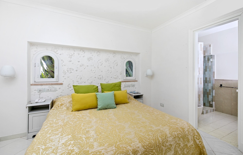 STANDARD, DOUBLE BED, GARDEN VIEW
