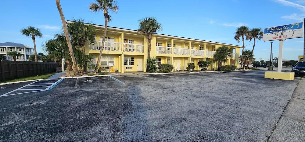 Studio 1 Motel 35/50