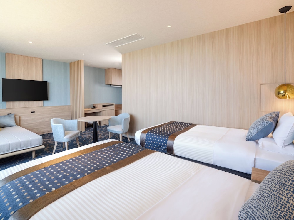 Universal, Twin Beds, Ocean View, 2 Sofa