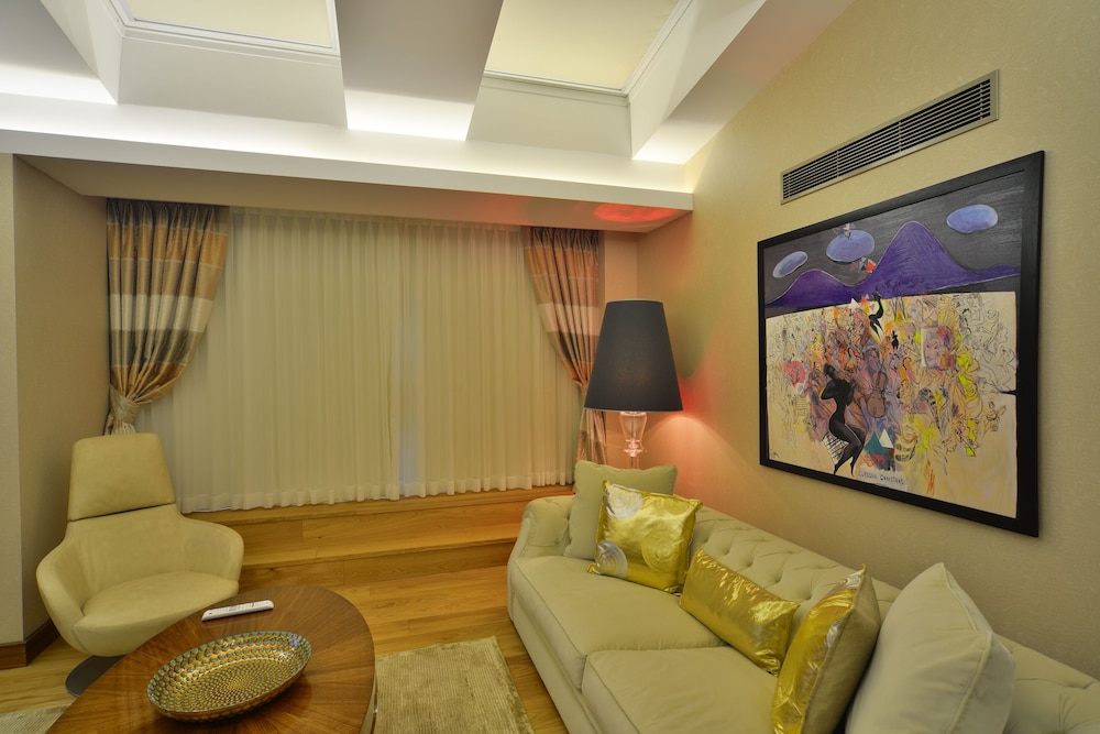 Warwick Ankara 42/68