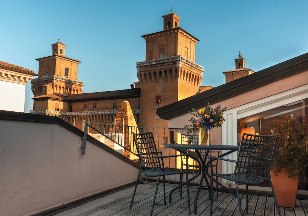 Ferrara Hotel 62/66