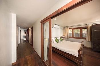 Beach House, King and Twin Beds
