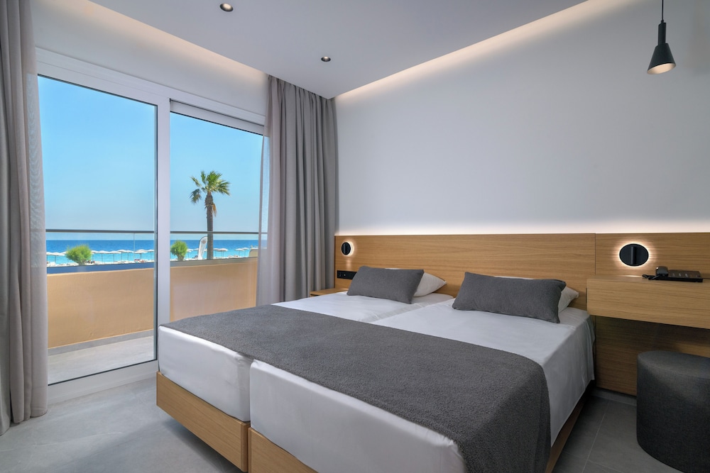 Superior, Apartment, 4 Beds, Beach Front, Sea View, Sofa, Wing 4
