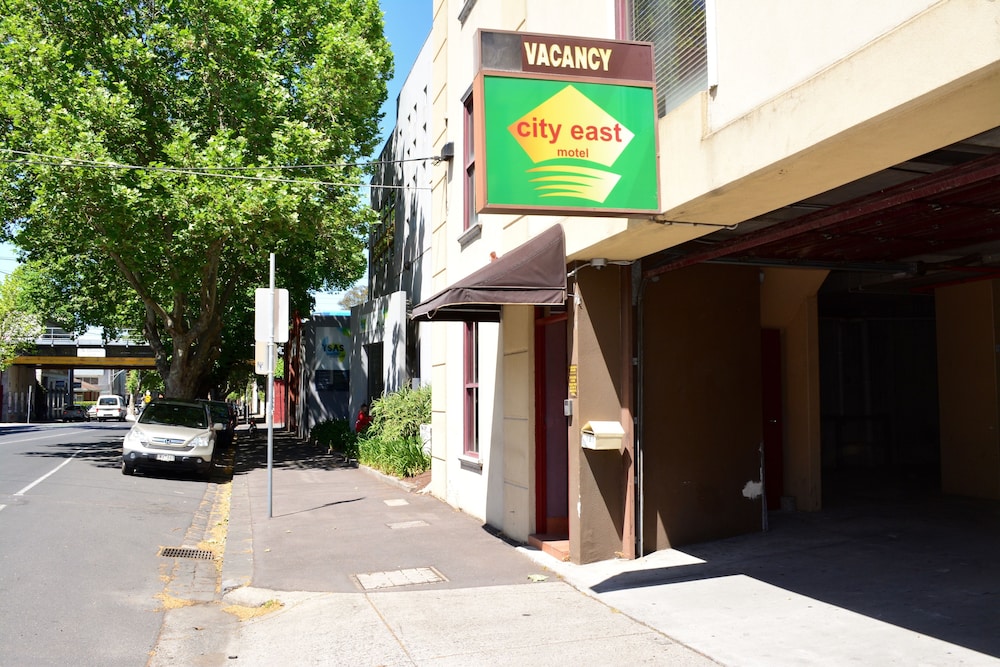 City East Motel 38/41