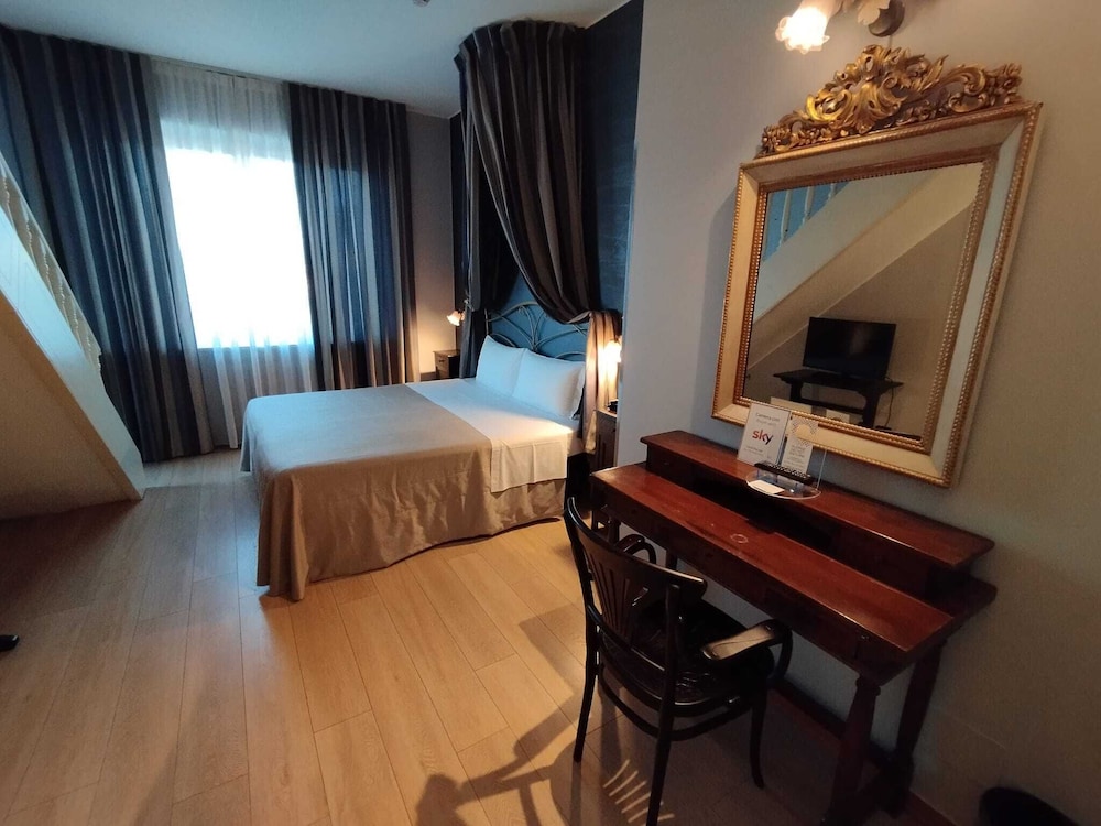 SUPERIOR, SUITE