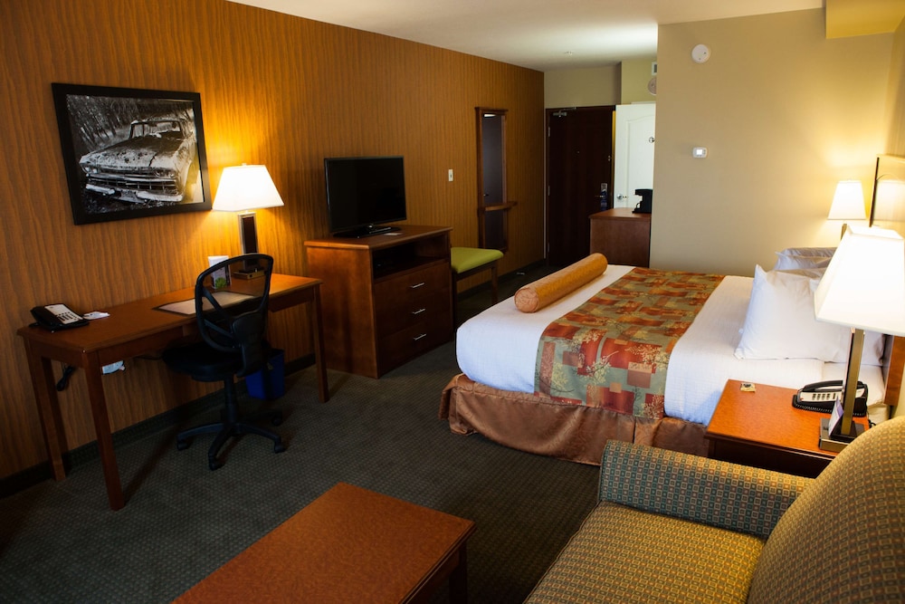 Best Western Plus Service Inn and Suites 15/56