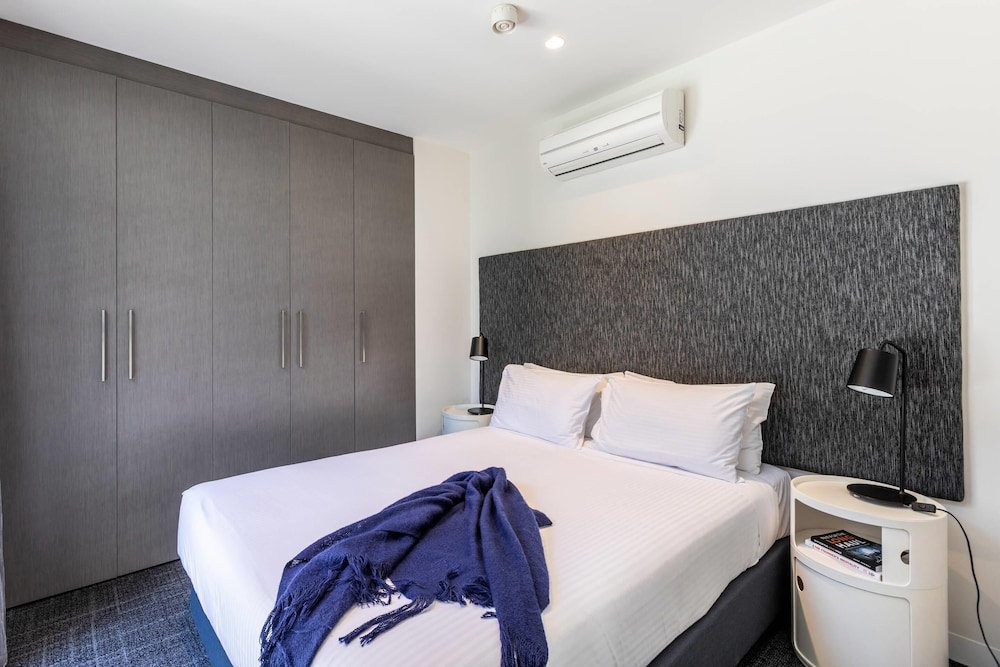 Efficiency, King Bed, Accessible