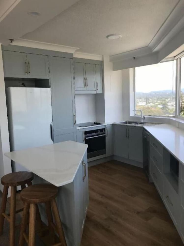 Burleigh Surf Apartments 70/77