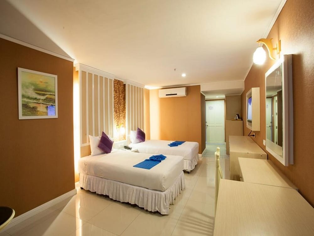 Bay Hotel Srinakarin 17/55