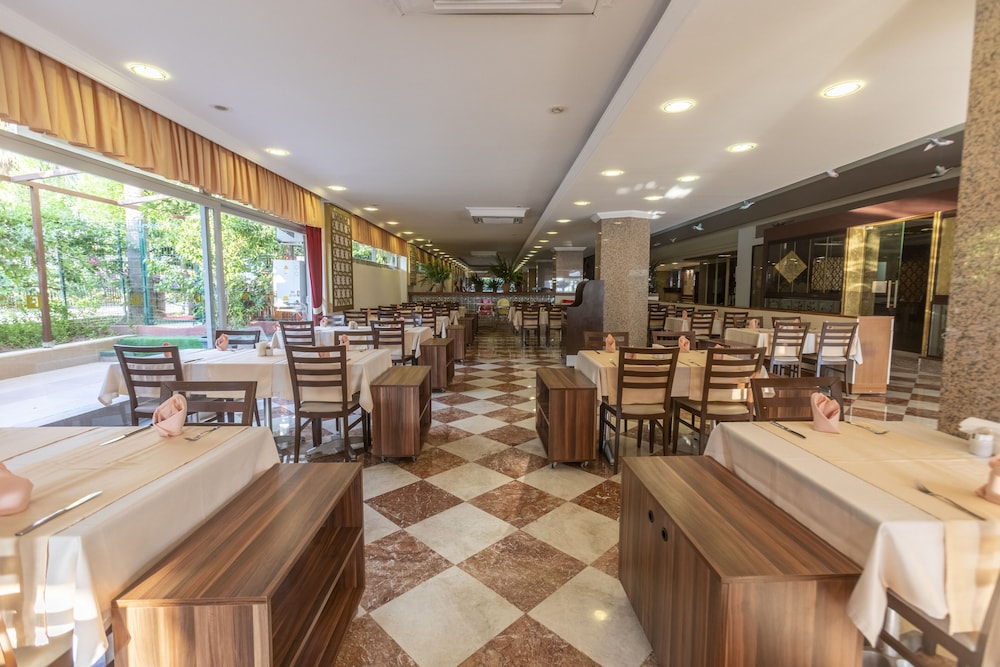 restaurant cafeteria