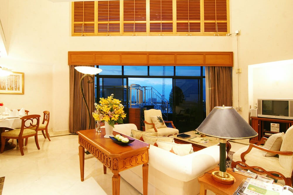 GRAND DIAMOND SUITES 53/71