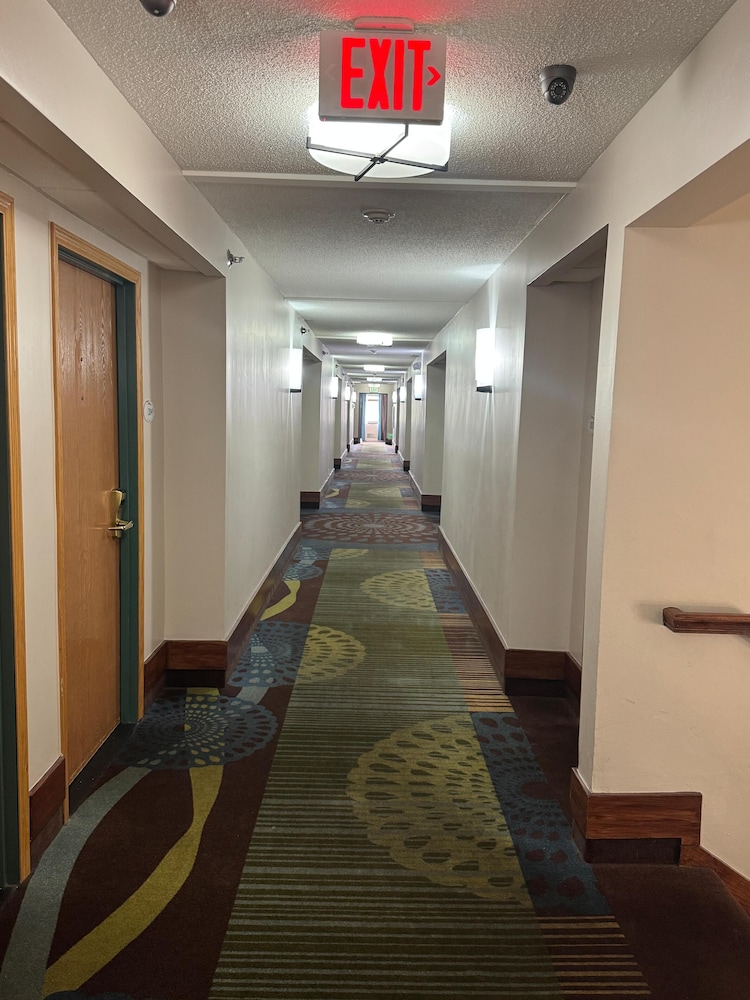 Baymont by Wyndham Mishawaka South Bend Area 27/49