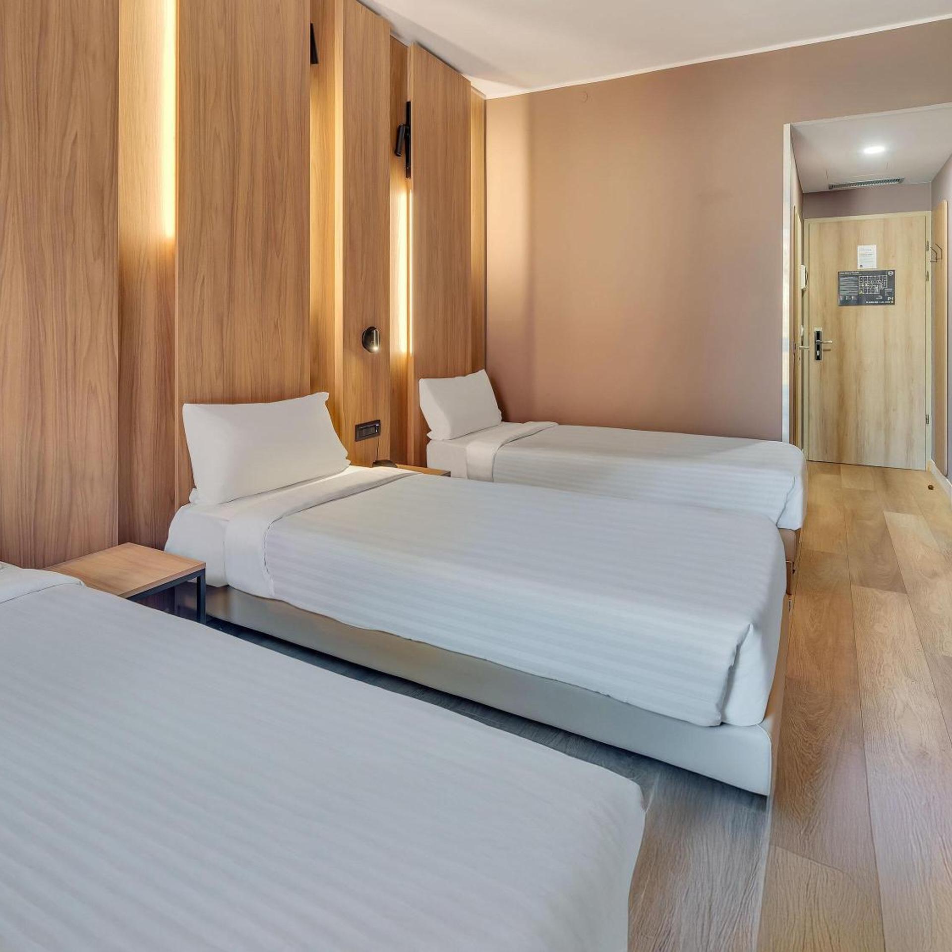 Room, Triple