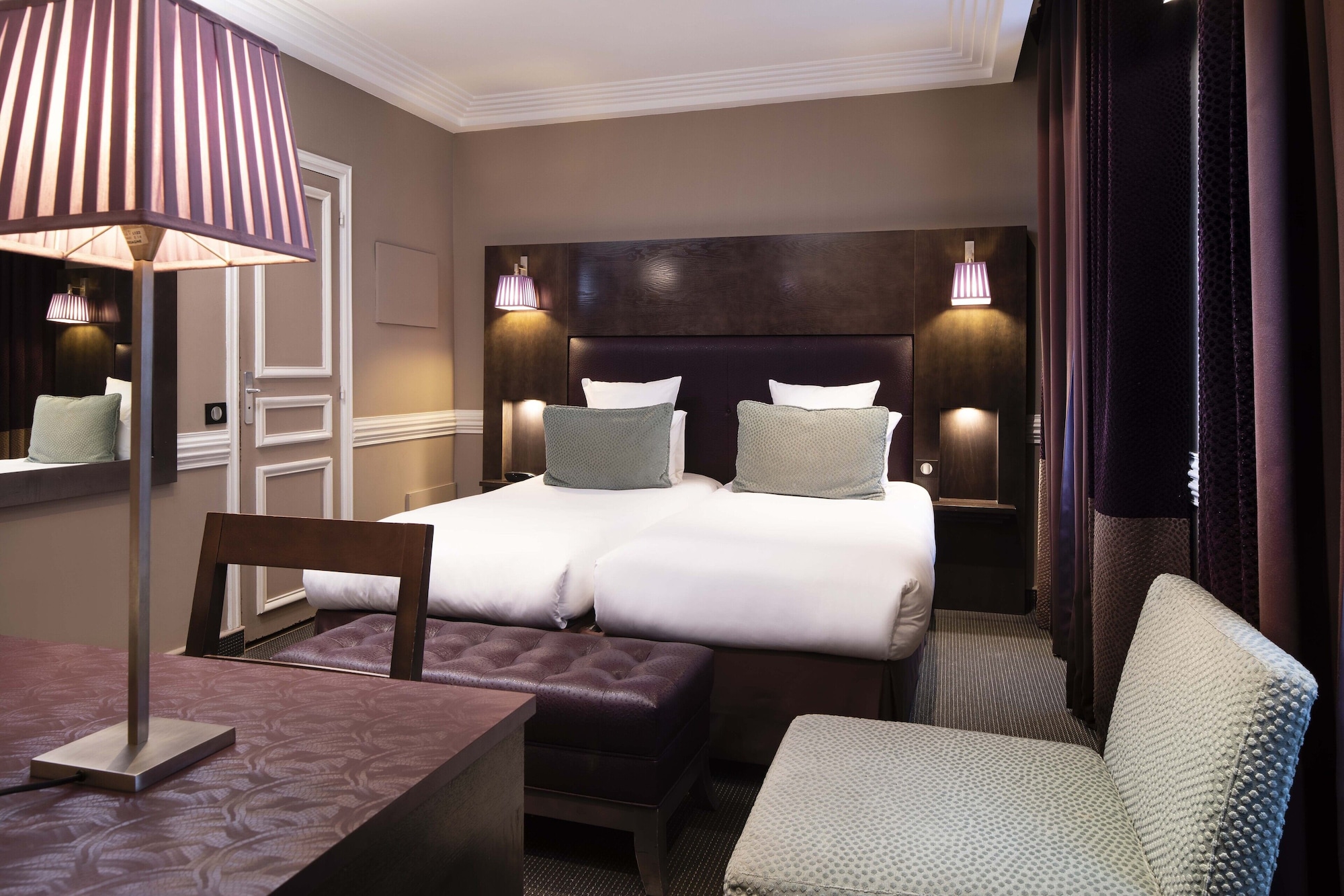 ROOM, TWIN BEDS