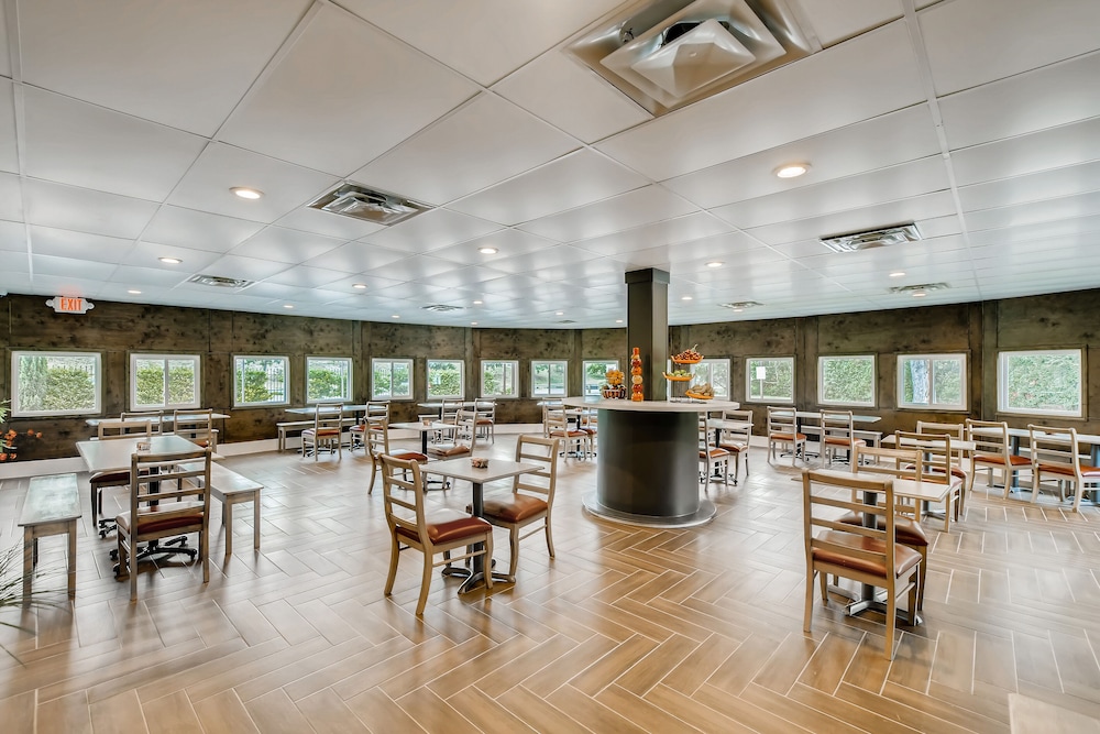 Orangewood Inn Suites Midtown 39/58