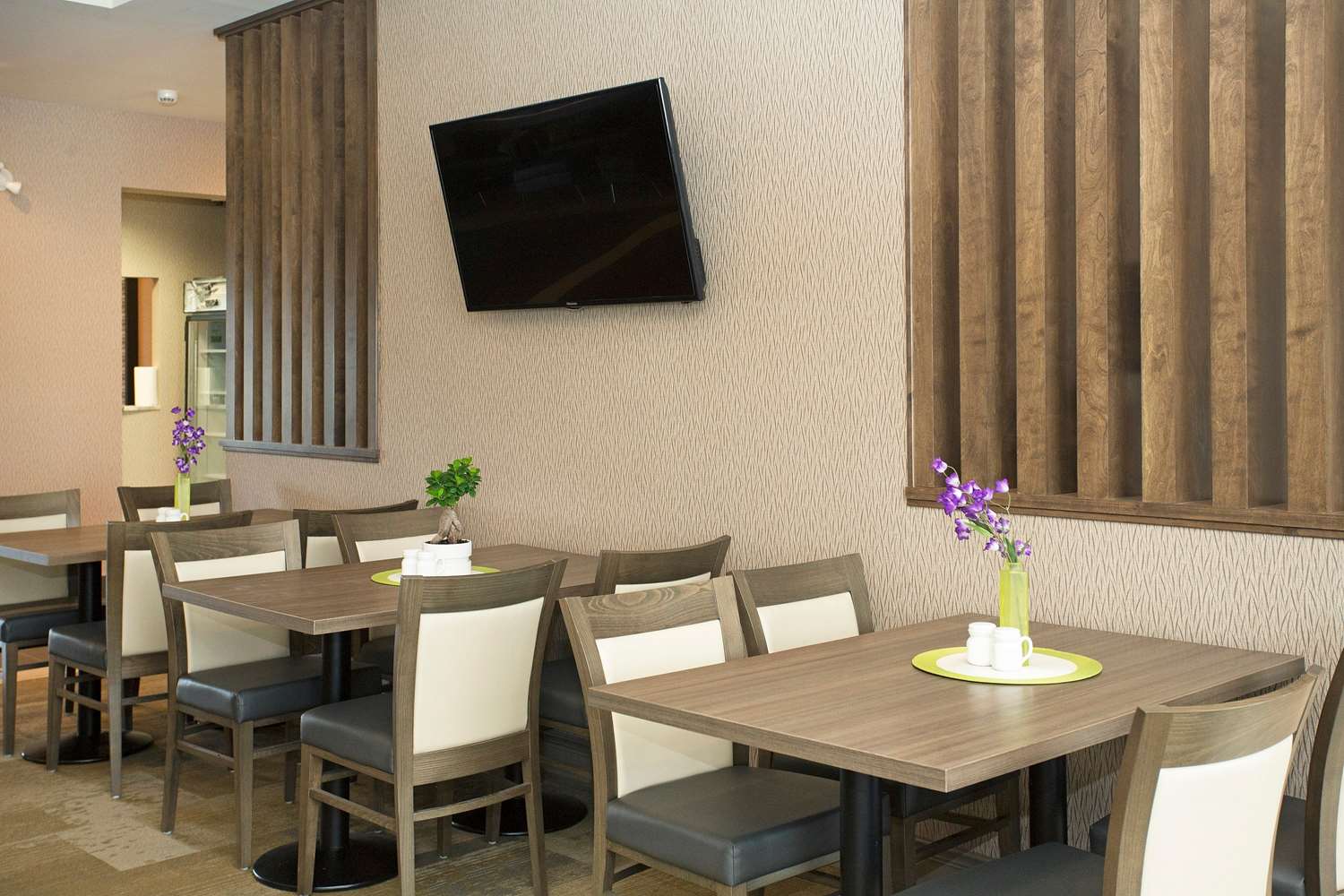 restaurant cafeteria