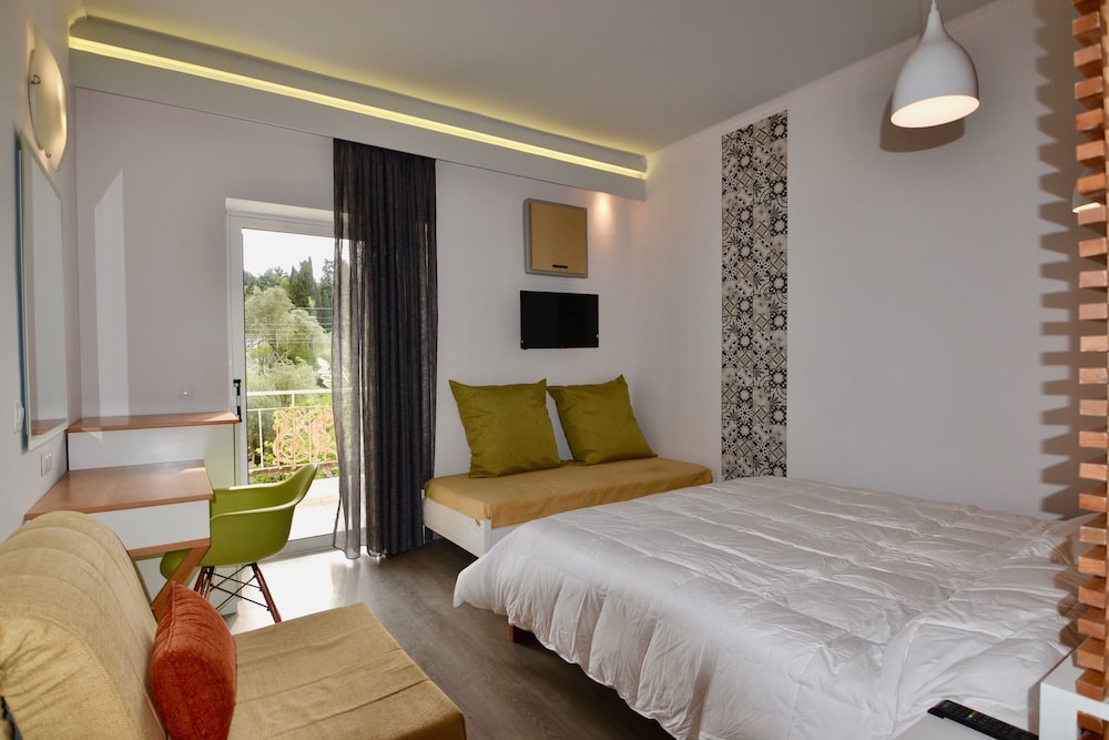 CLASSIC, DOUBLE BED, GARDEN VIEW