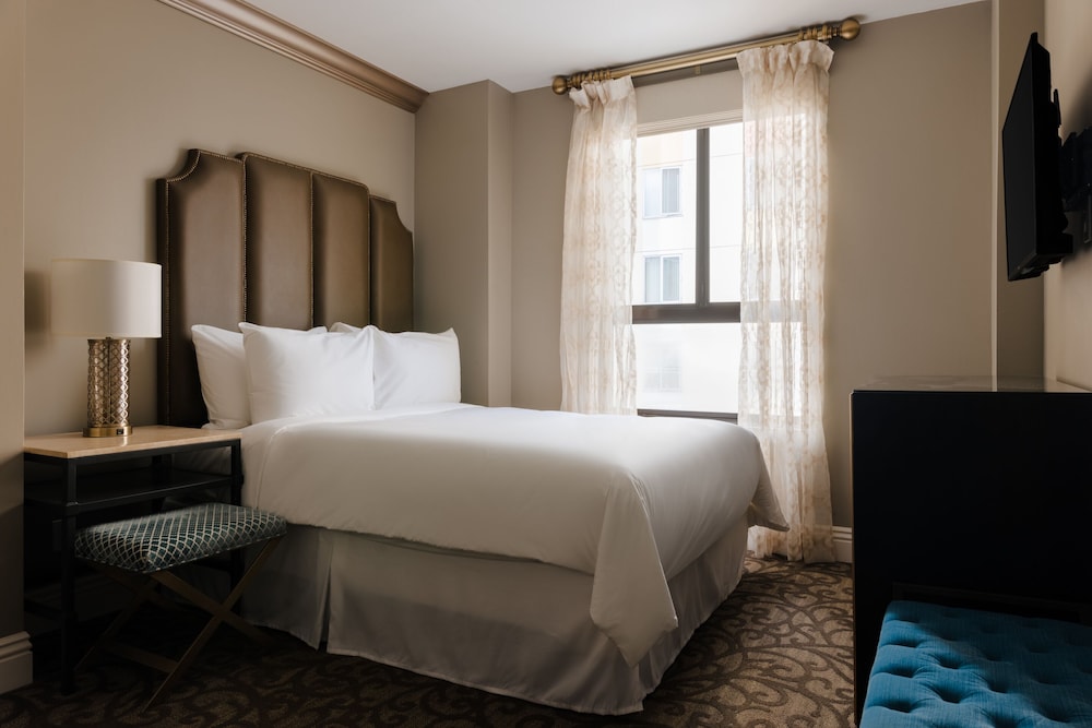 Bijou Hotel 10/50