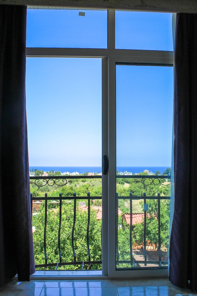 Lapida Garden Hotel 26/48