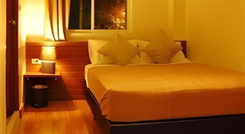 White House Asoke Sukhumvit 18 19/36