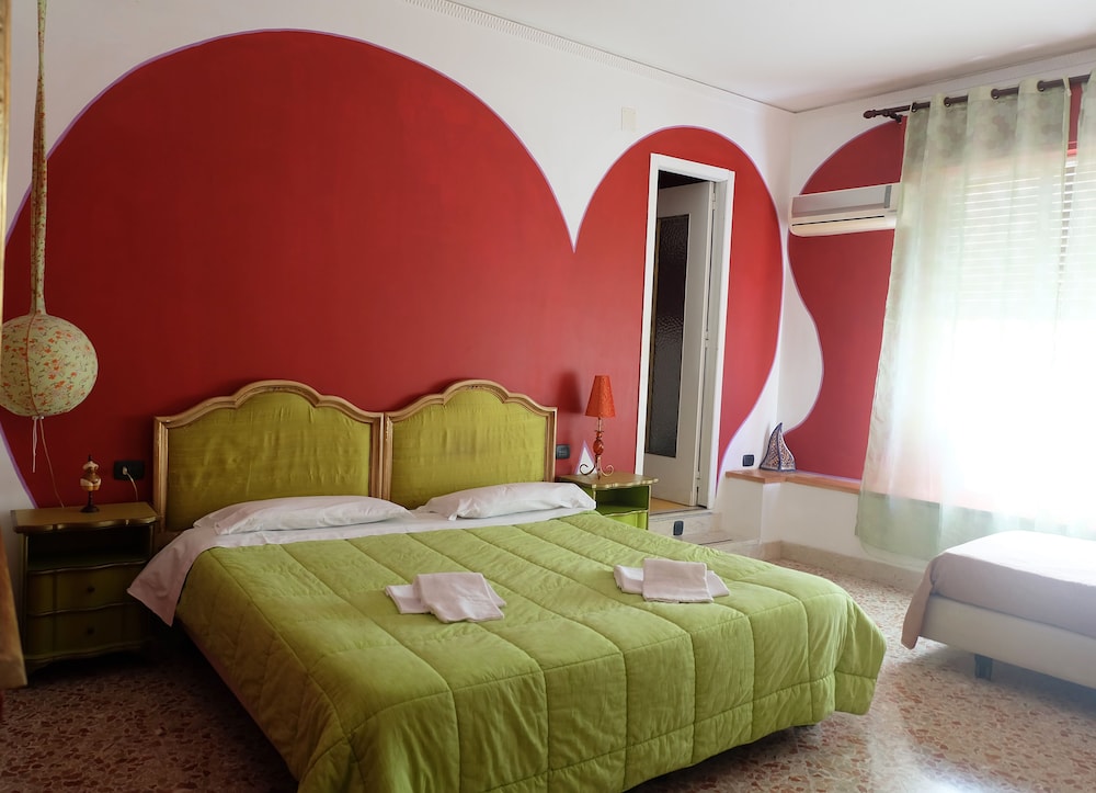 ROOM, TRIPLE