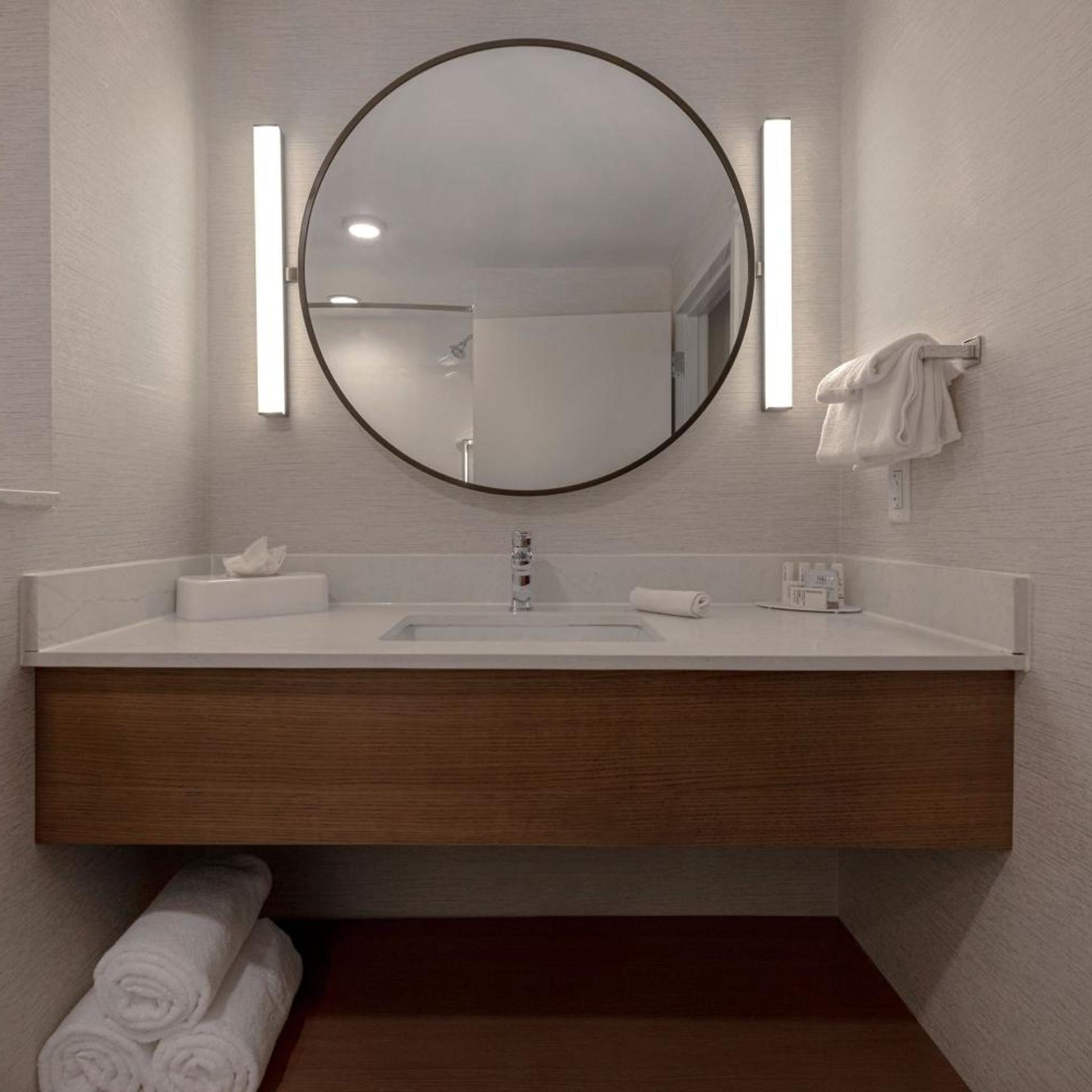 جناح بسرير كينج بإطلالة على المدينة مع أريكة، Fairfield Inn & Suites by Marriott Denver Airport at Gateway Park 8/8