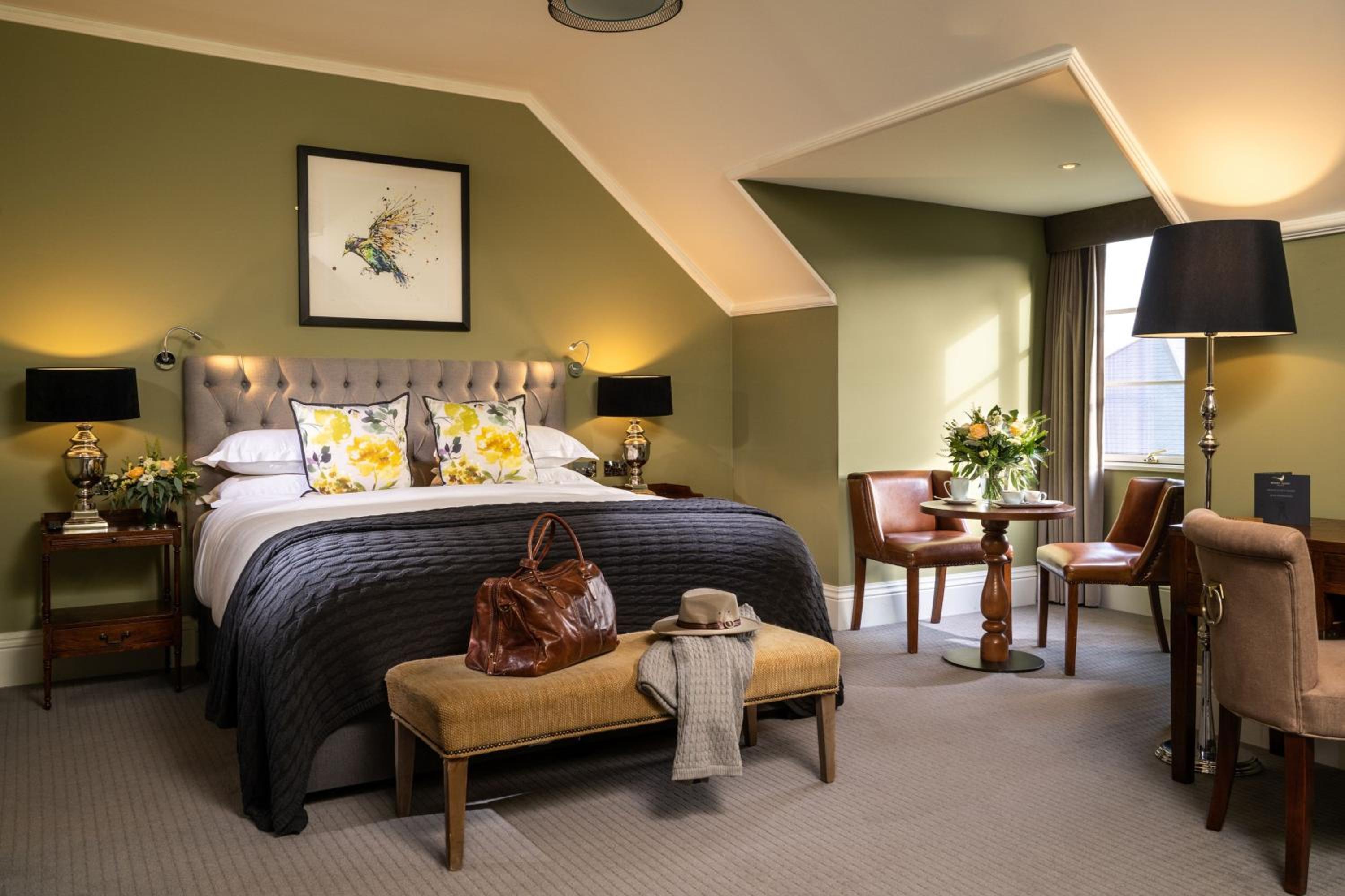 Guest Room, Executive, King Bed, Courtyard View