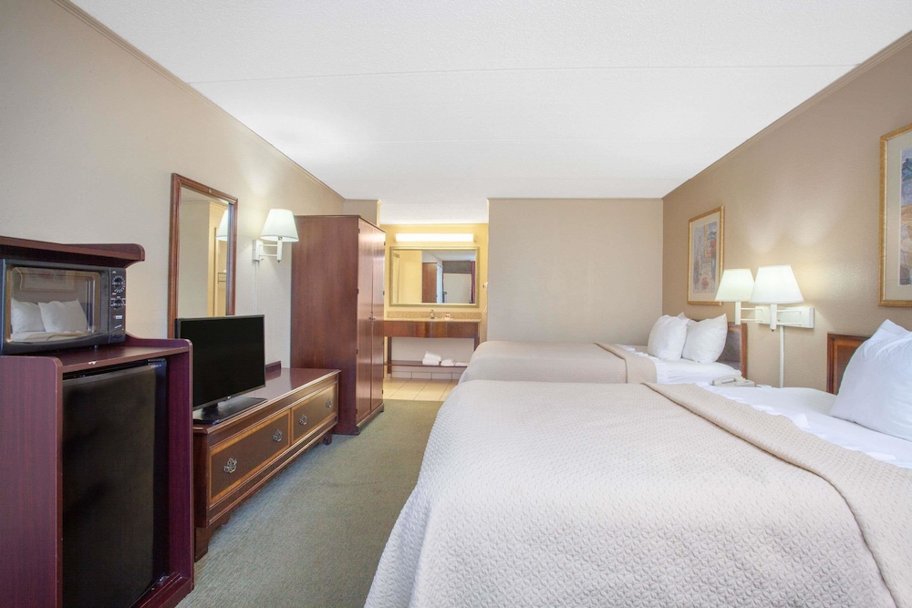 Days Inn By Wyndham Statesboro 15/22
