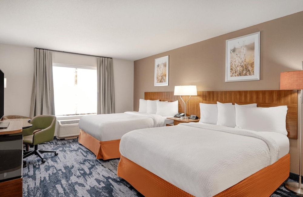 Fairfield Inn &amp; Suites Jeffersonville I-71 24/58