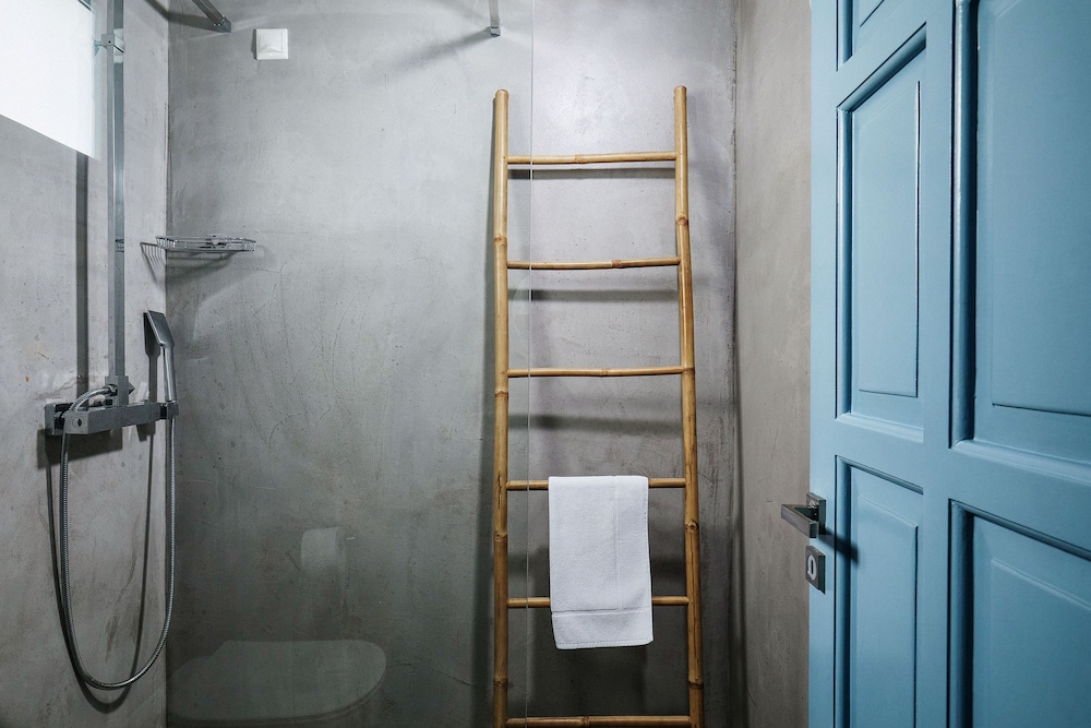 Chrysalis Boutique Hotel 44/50