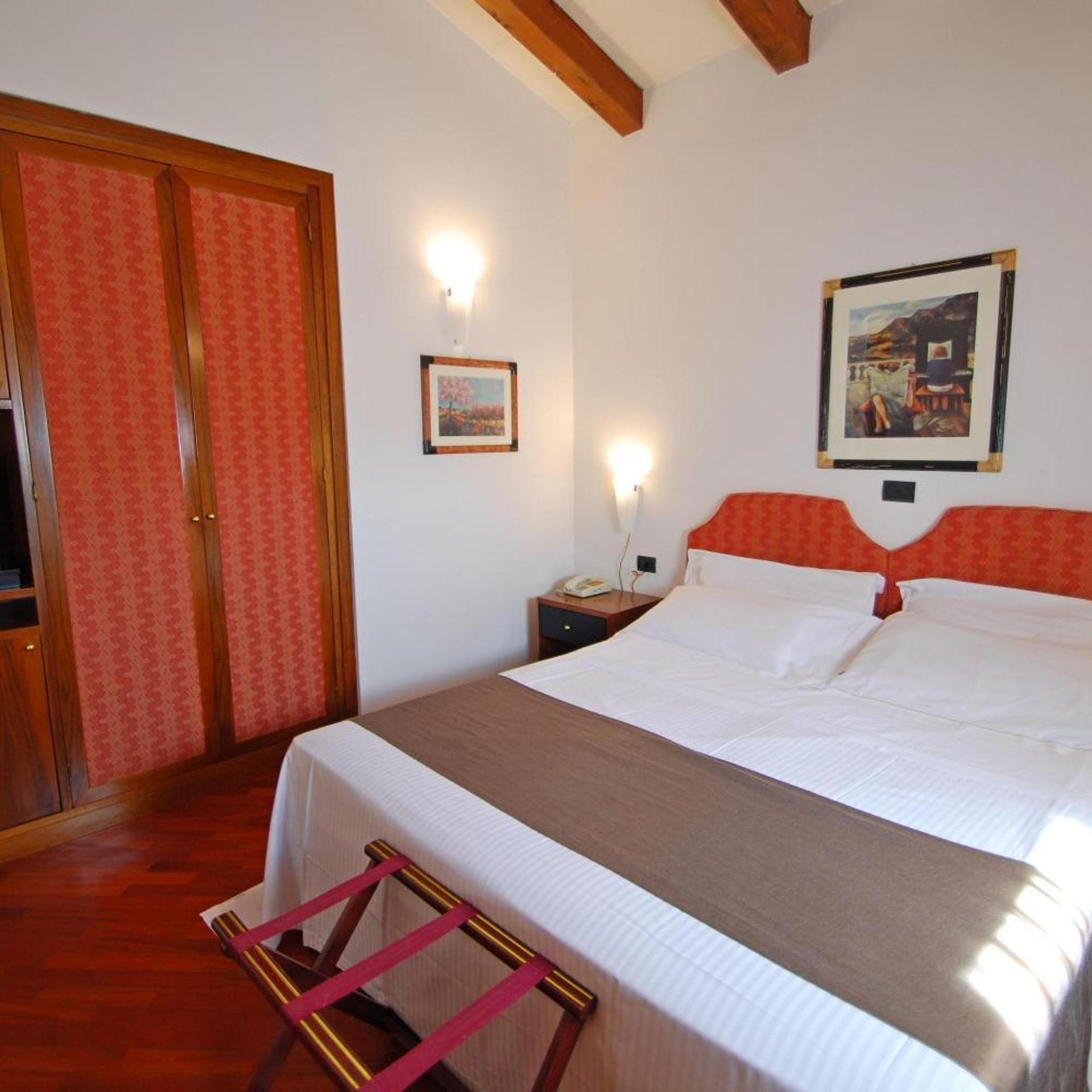 Classic, Double or Twin Bed
