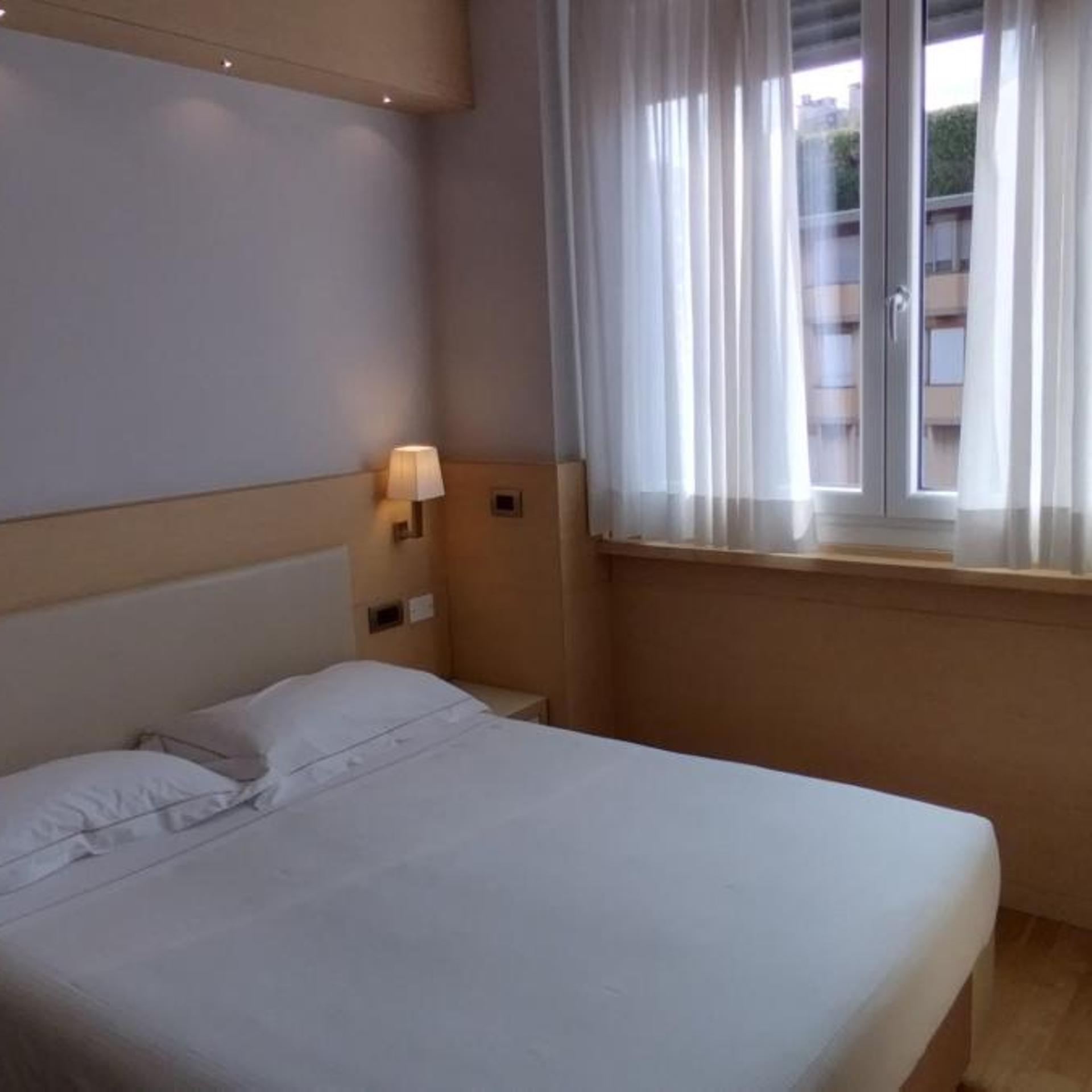 Room, Double Bed, Small