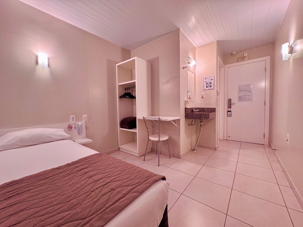 Igaras hotel 25/48