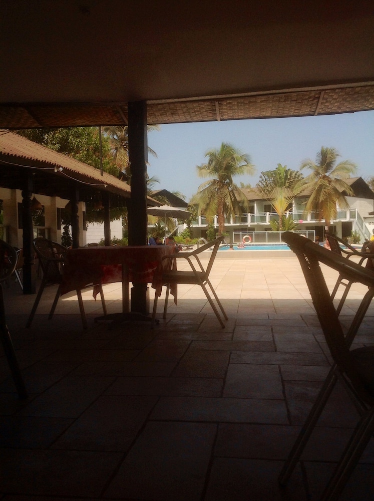 Bungalow Beach Hotel 26/58