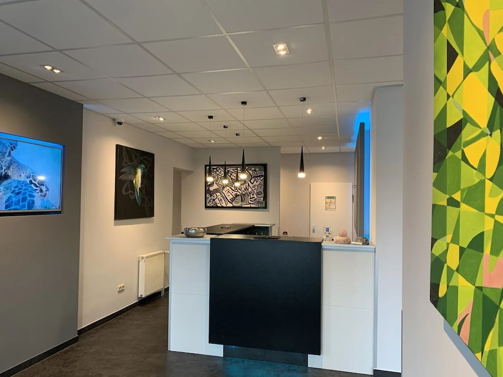 Confour Hotel 2/50