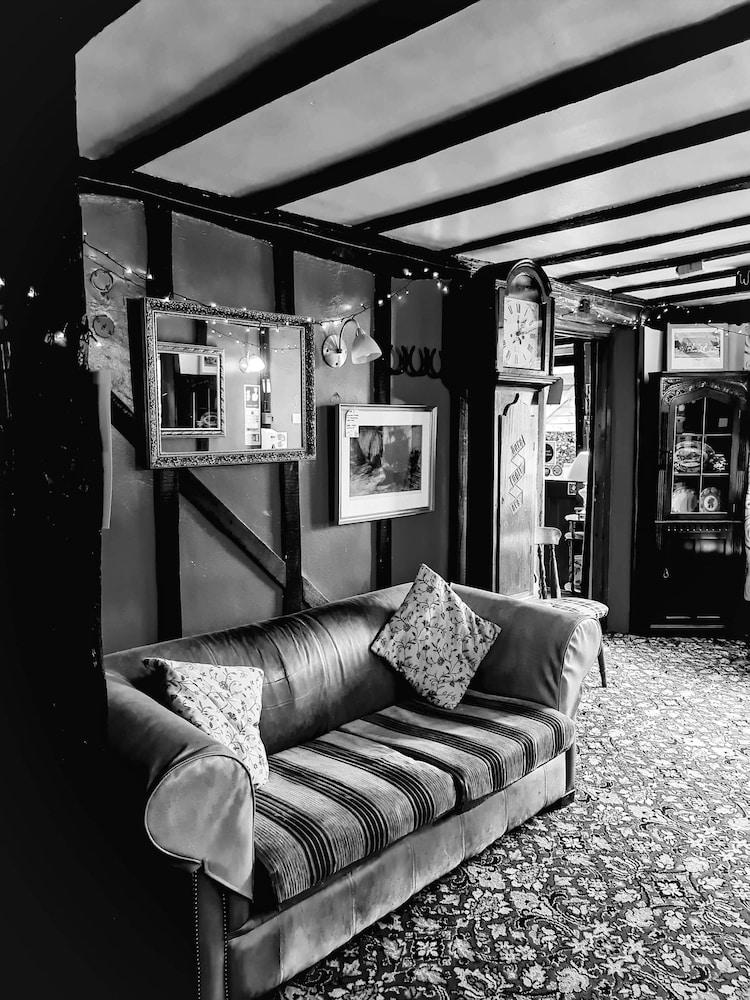 The Four Horseshoes 23/33