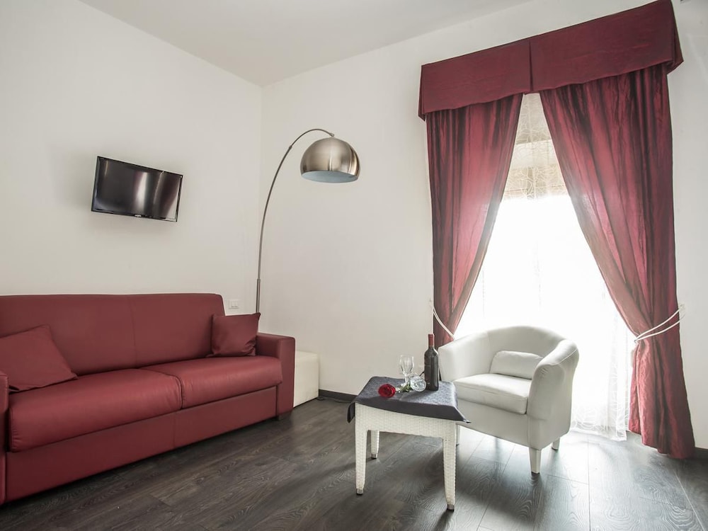 Royal Rooms Colosseo 33/40