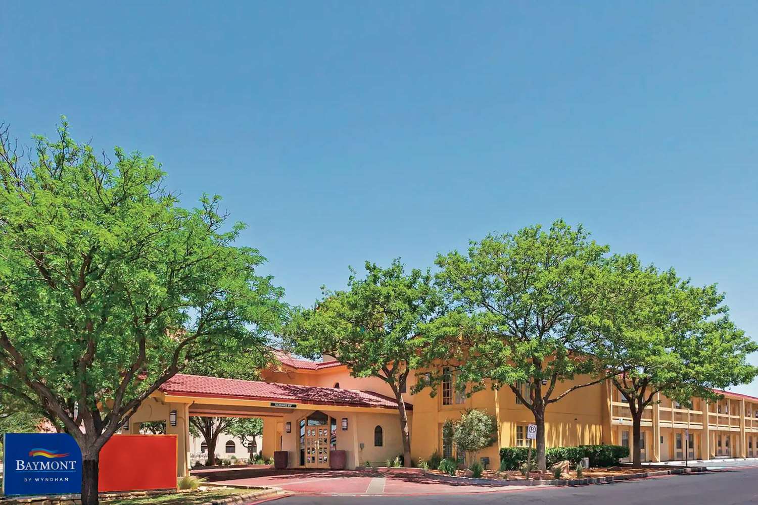 Baymont by Wyndham Lubbock - Downtown Civic Center 1/2