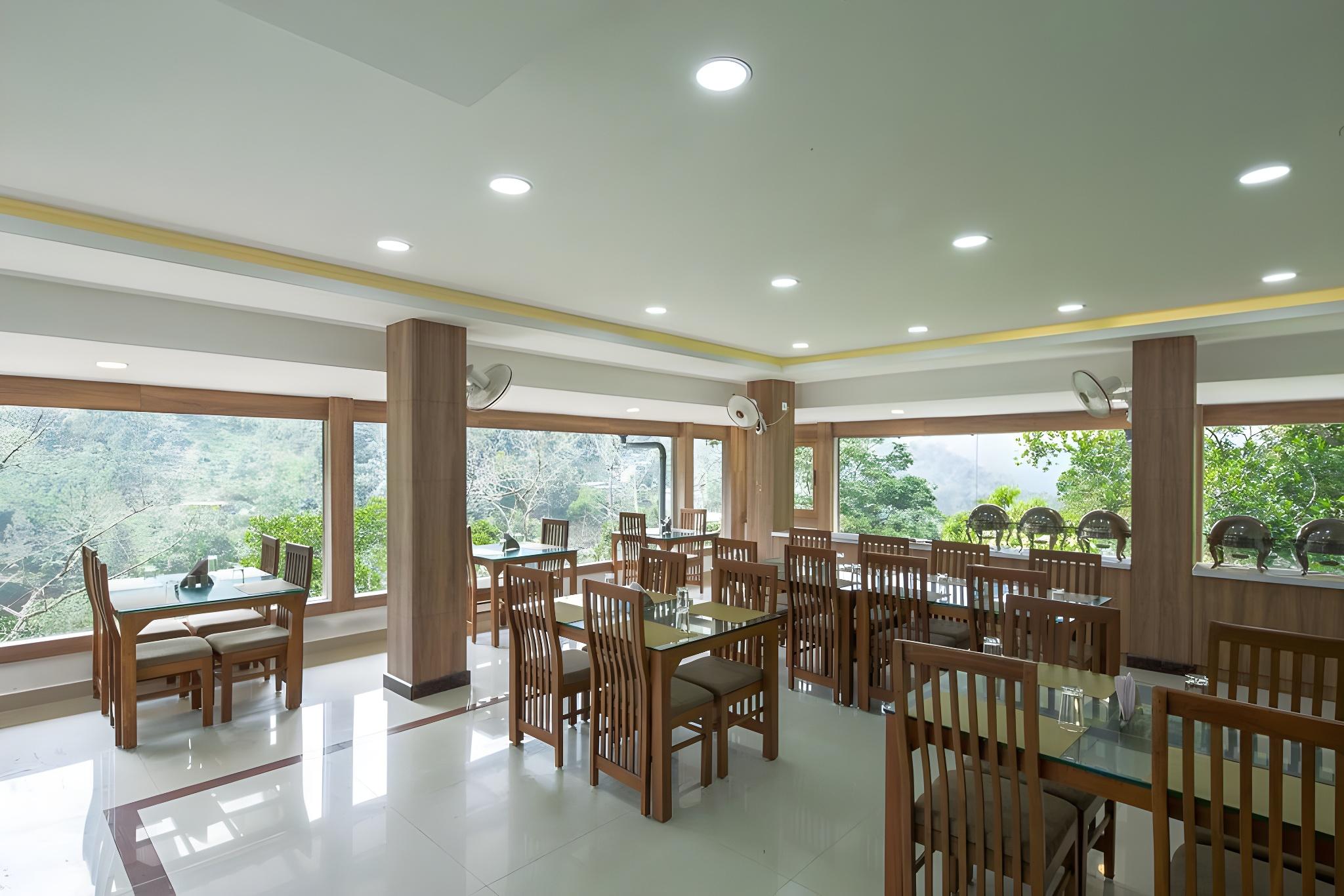 Hostess Thekkady 12/24