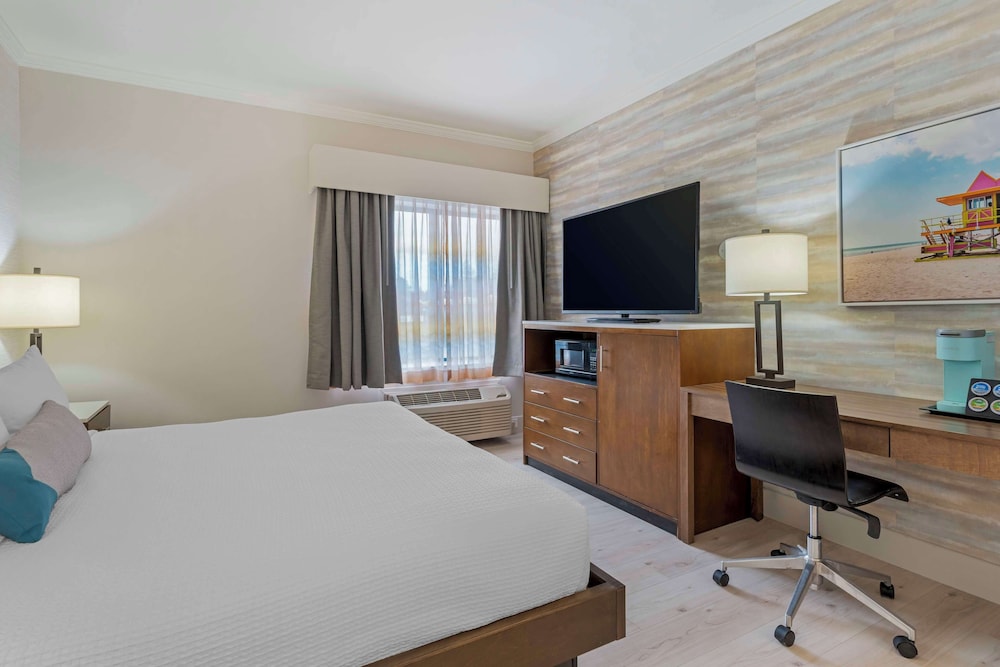 Suite, King Bed, Sofa, Living Area, Best Western Plus All Suites Inn 3/5
