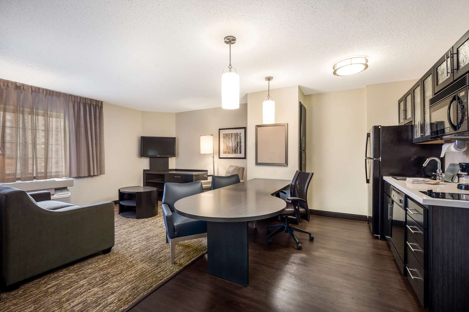 Sonesta Simply Suites Chicago Waukegan 17/29