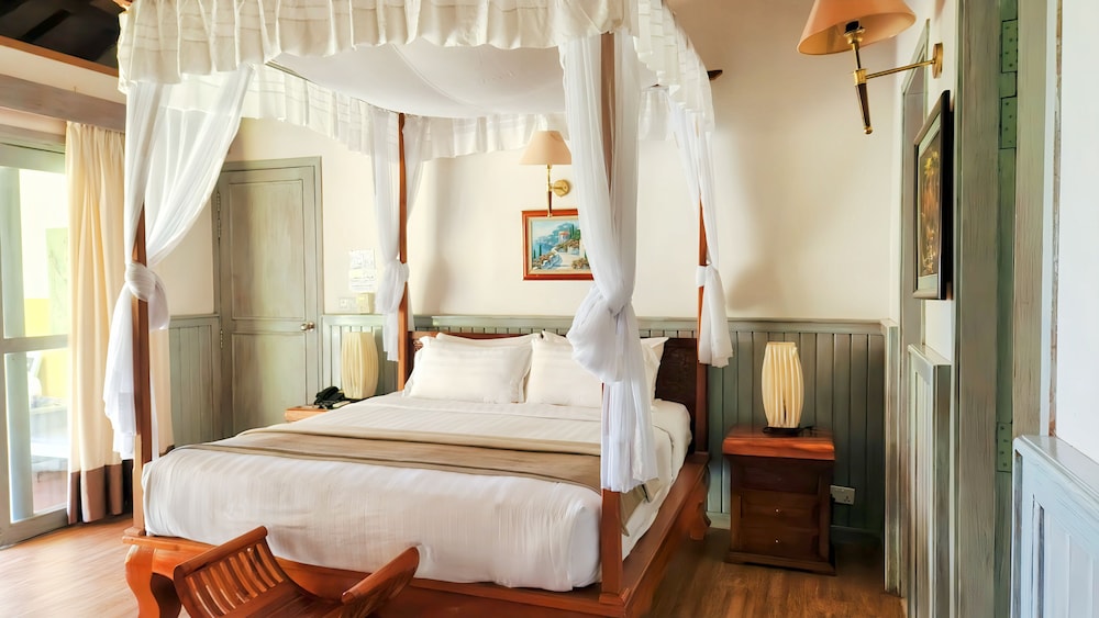 Nataya Roundhouse Coral Bay Resort and Spa 9/51
