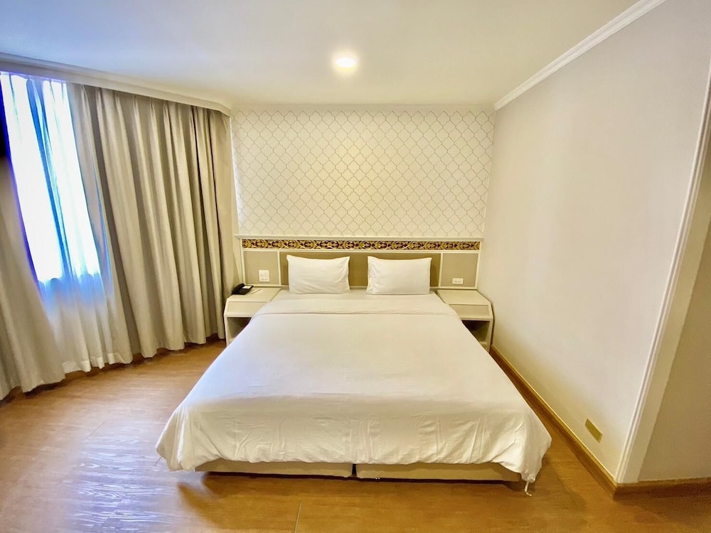 DELUXE, DOUBLE BED