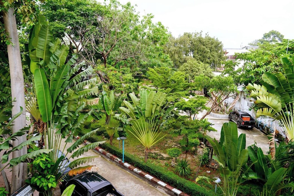 Basaya Beach Hotel And Resort 58/63