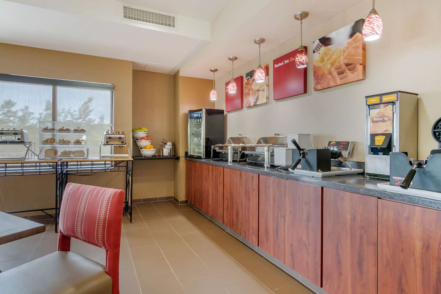 Comfort Suites Speedway - Kansas City 11/15