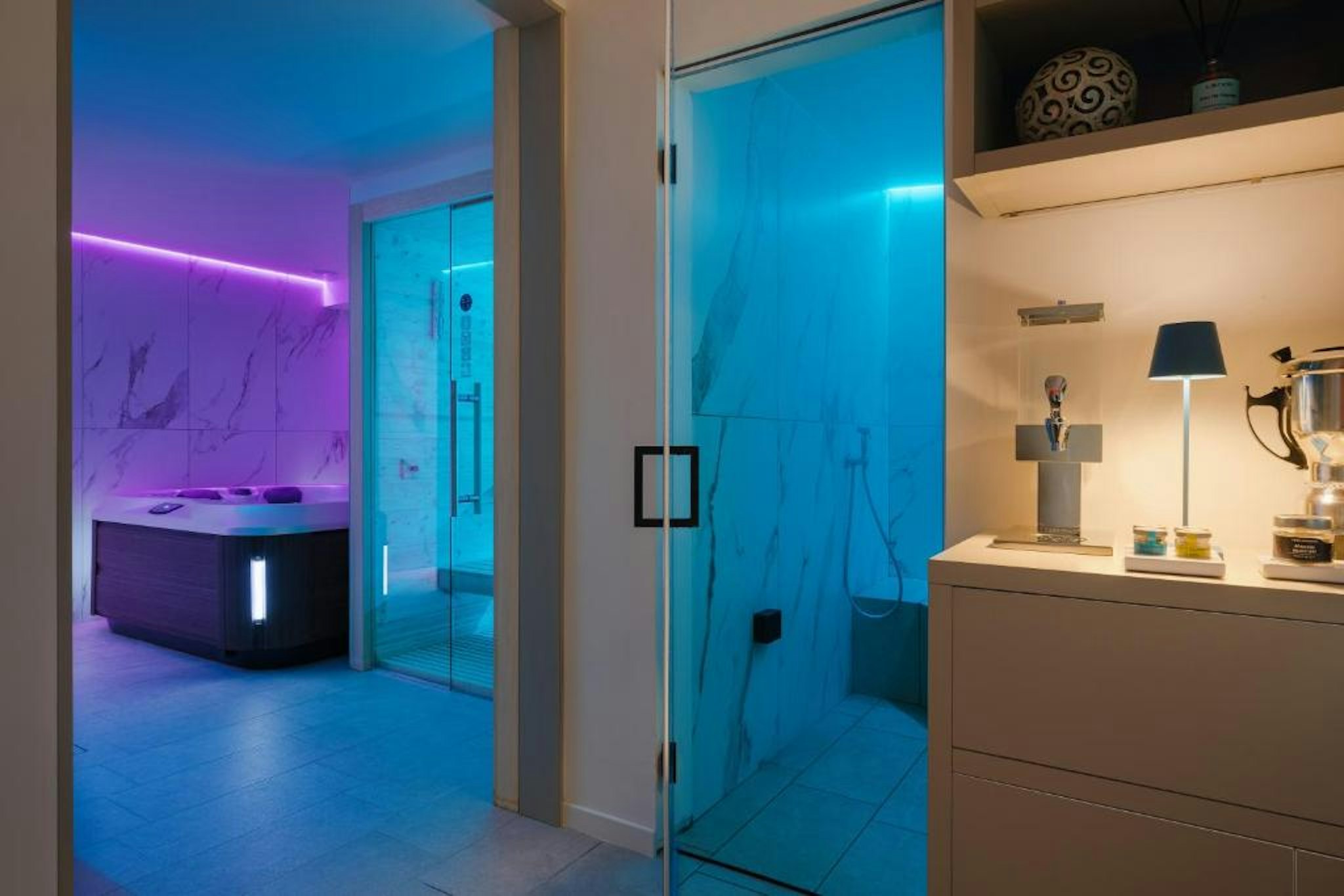 LIFE HOTEL 23/26