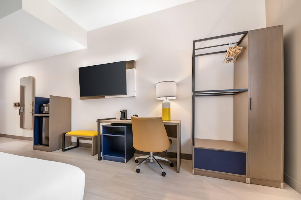 Comfort Inn & Suites Orlando Sanford Airport 42/54