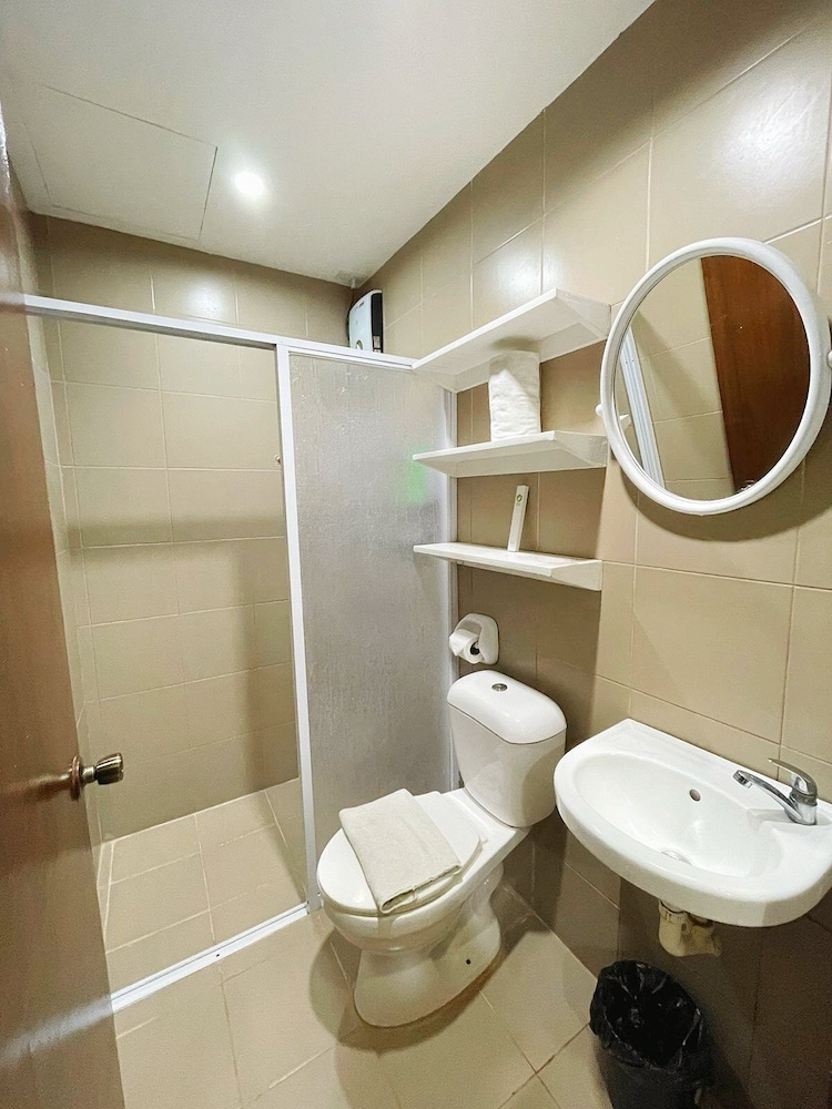Travelbee Fuente Inn 50/52